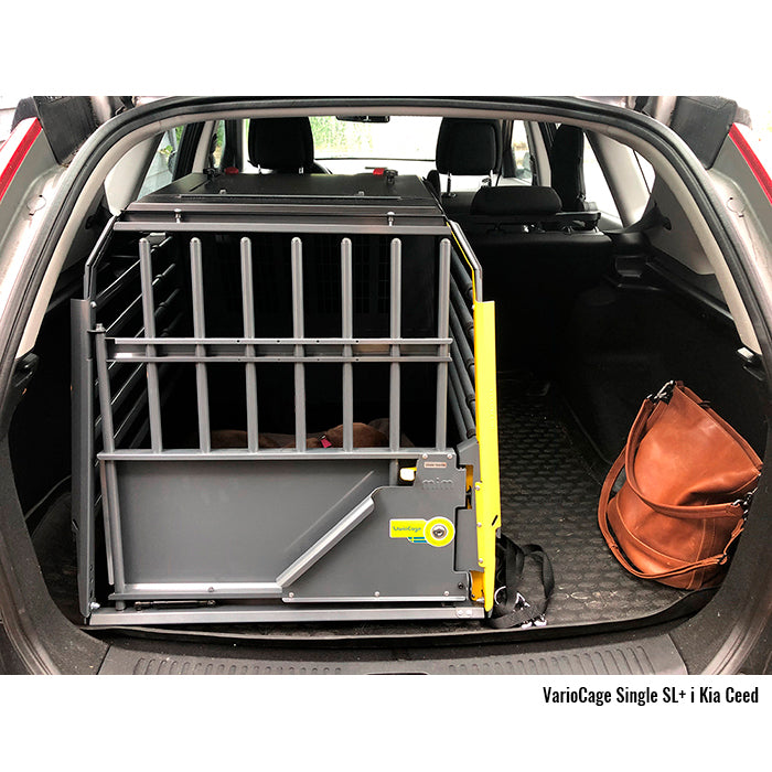 MIMsafe VarioCage Enkel SL+ hundebur monteret i bagagerummet på en stationcar