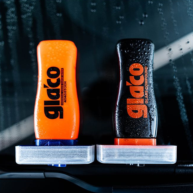 Soft99 Glaco Anti Rain coating sæt med vandperler på flaskerne.