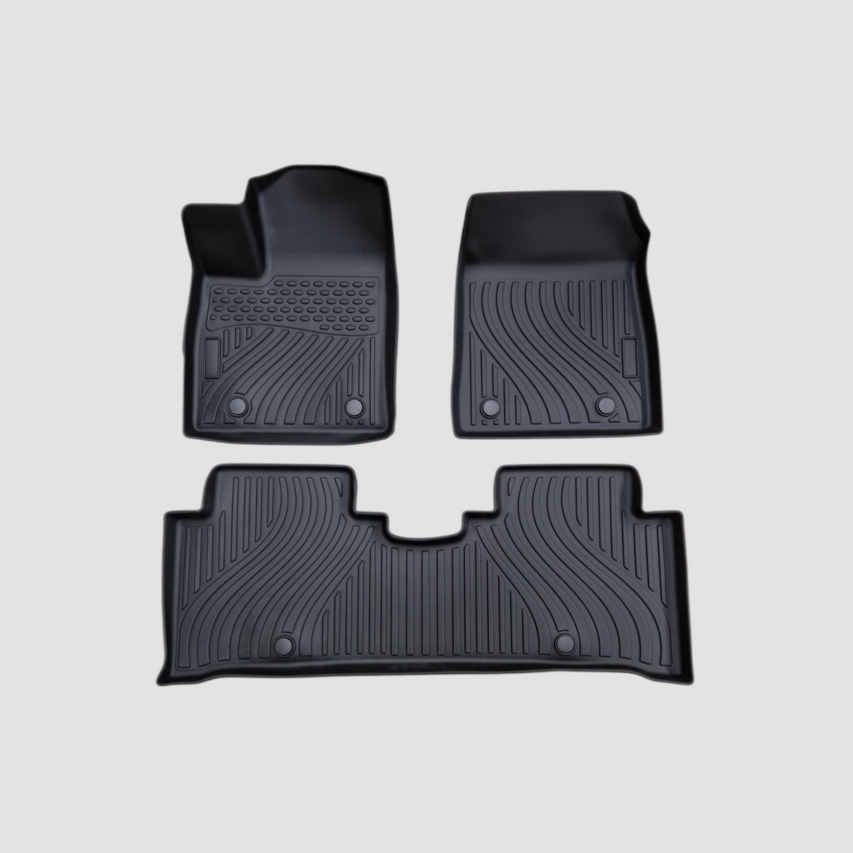 Måttesæt i sort gummi til BYD Atto 3, fotograferet mod en lys baggrund.