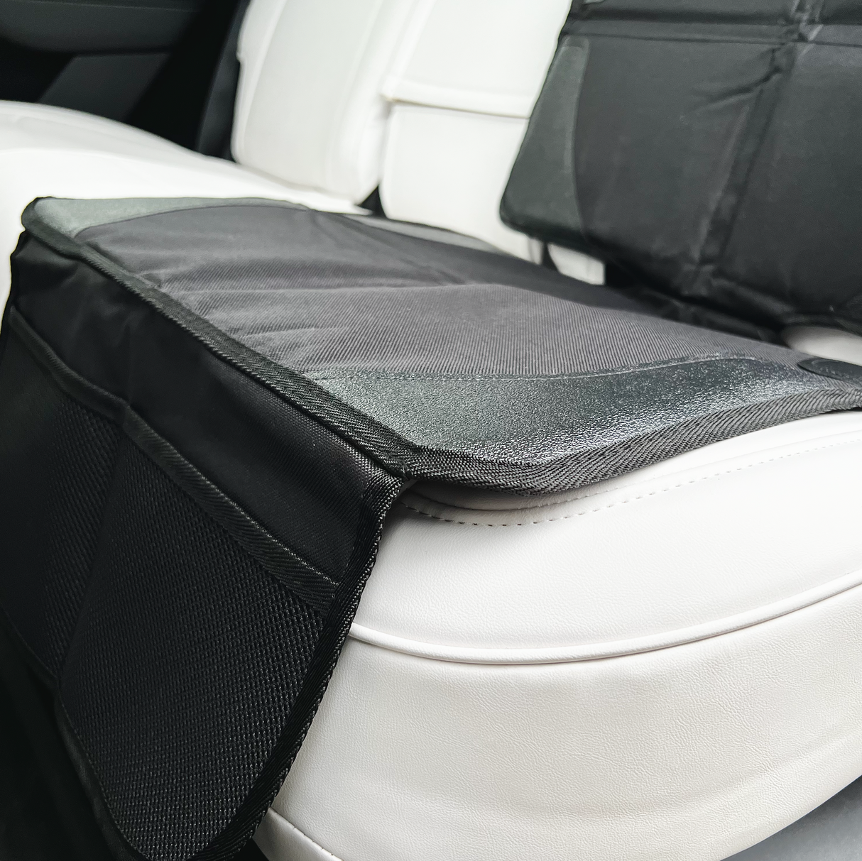 bunden af sædebeskytteren som sidder på sædet