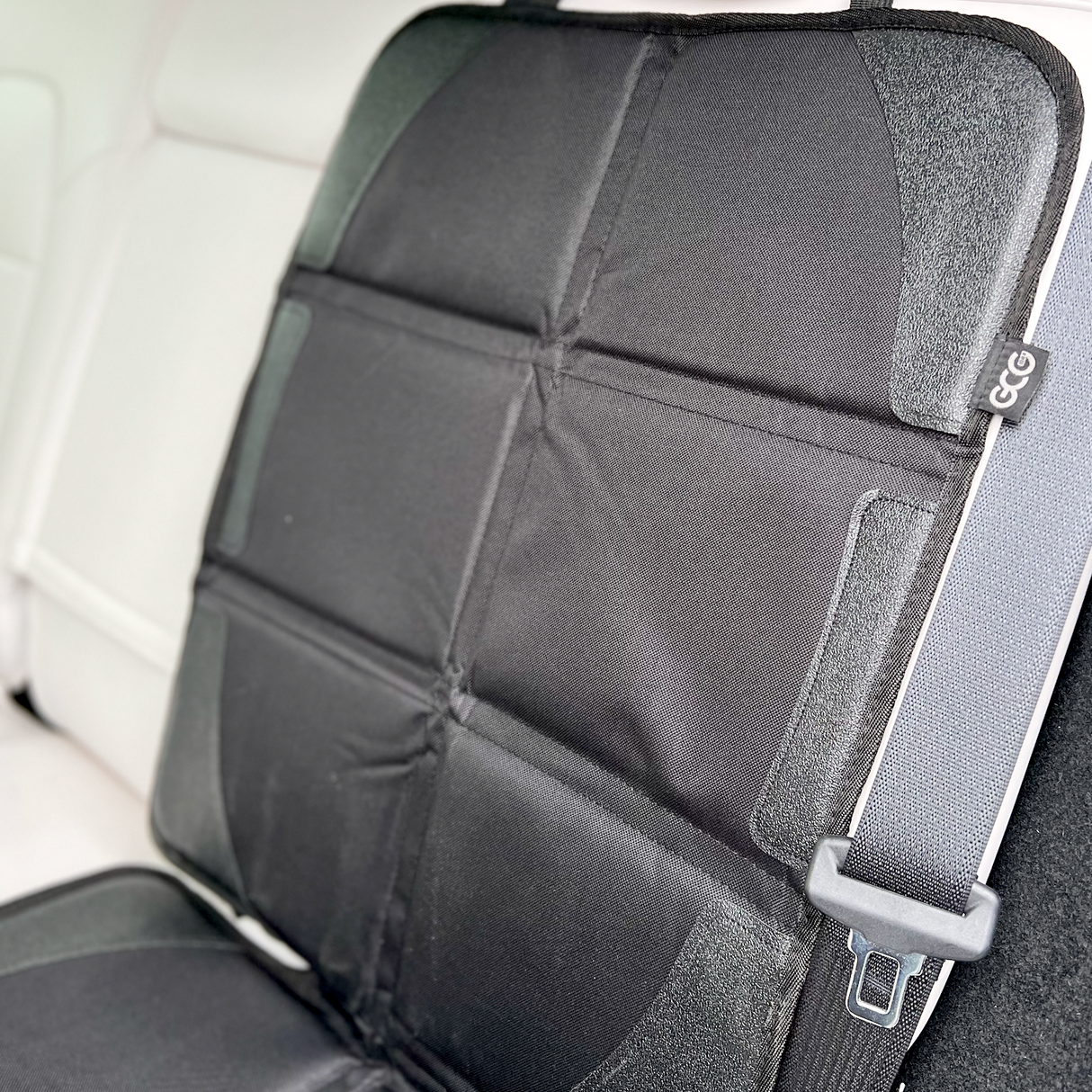 autostil som sidder fast på bilsæde