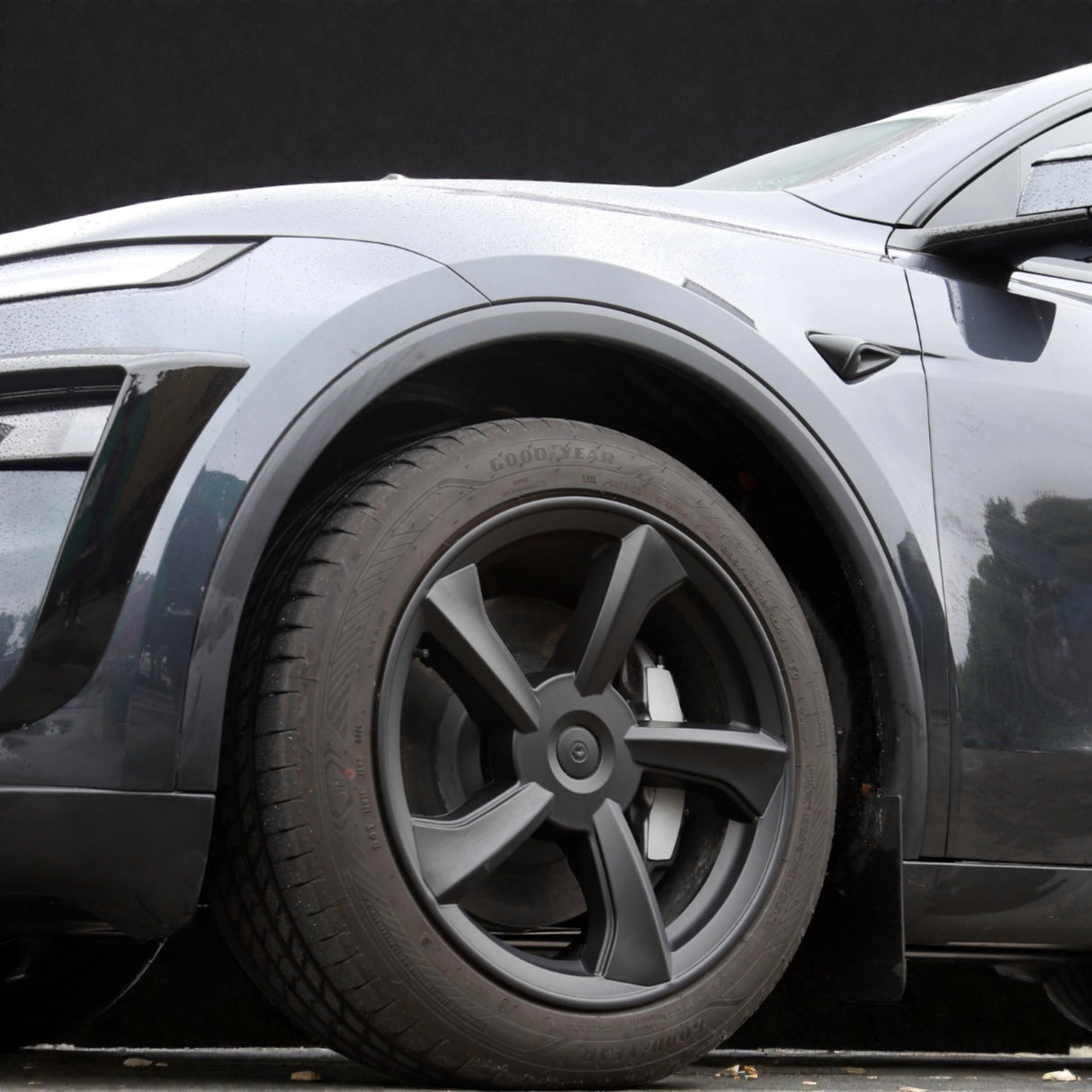 Hjulkapsler på en Tesla Model Y Juniper