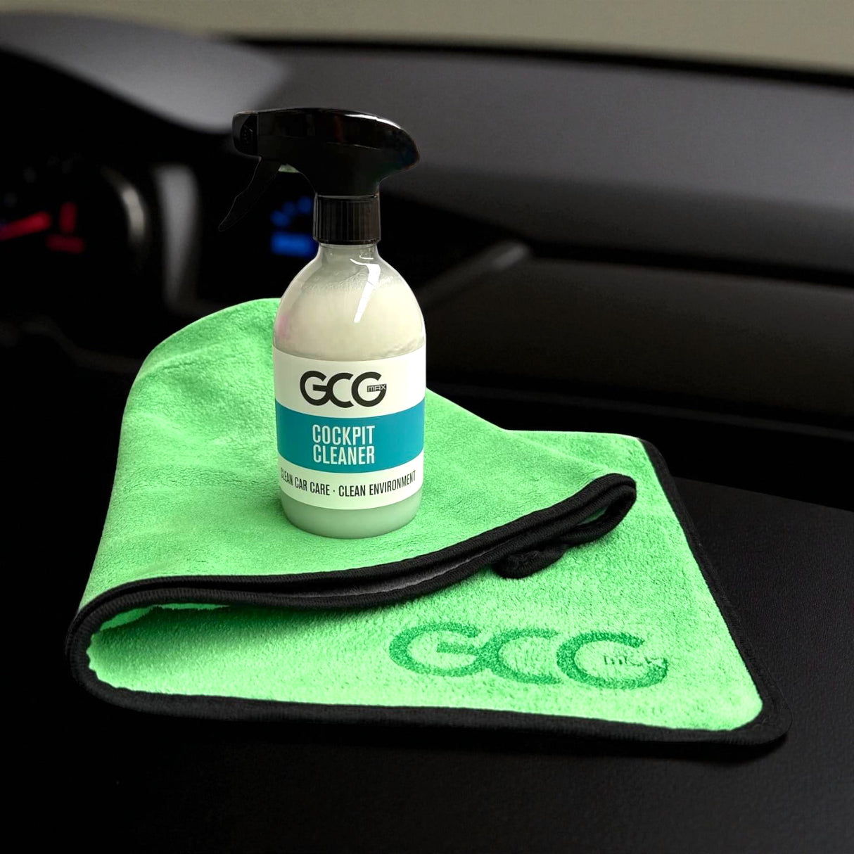 GCG MAX Cockpit Cleaner + Mikrofiberklud 60 x 60 cm.