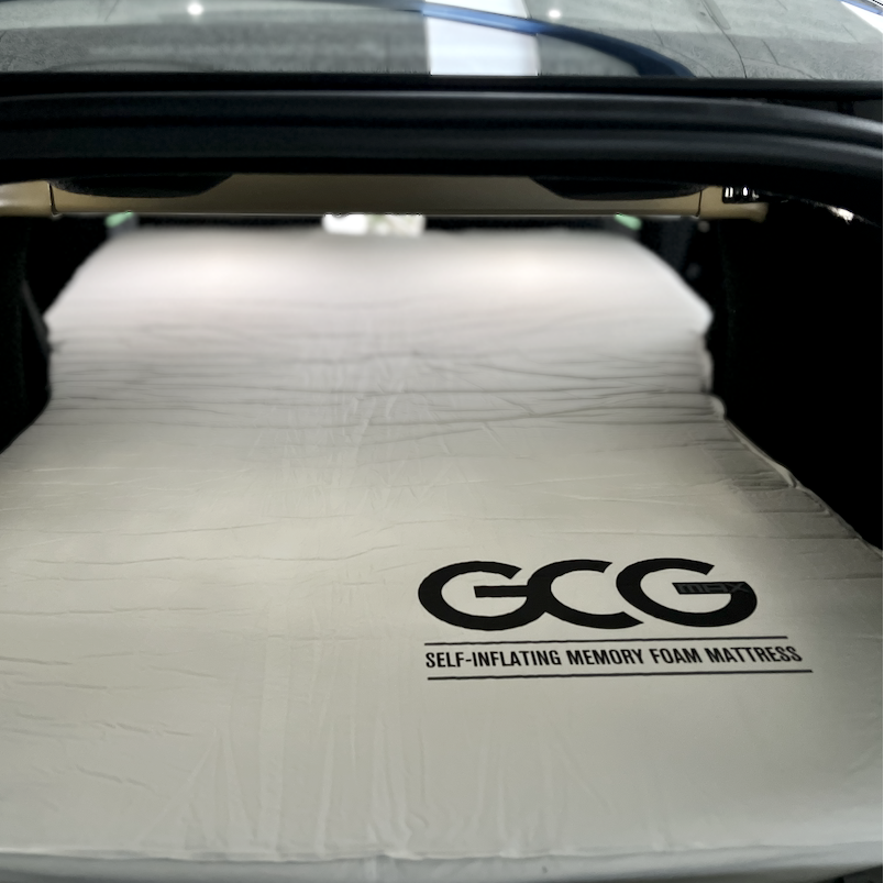 Madras ligger flat i bagagerummet