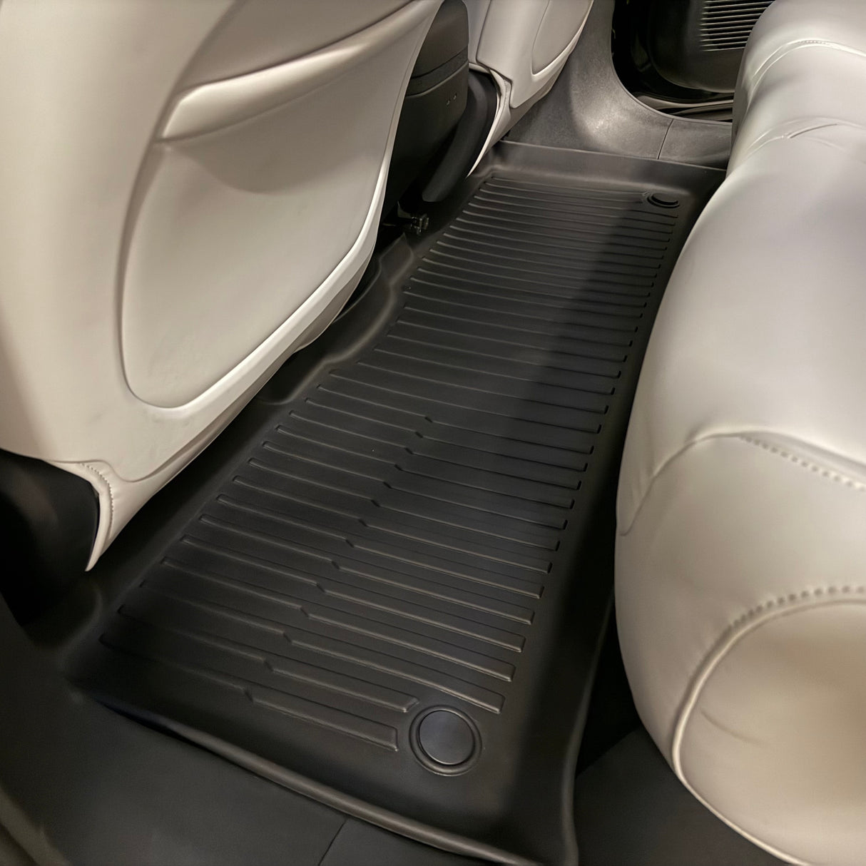 All weather måttesæt i sort TPE gummi, perfekt pasform til XPENG G6.