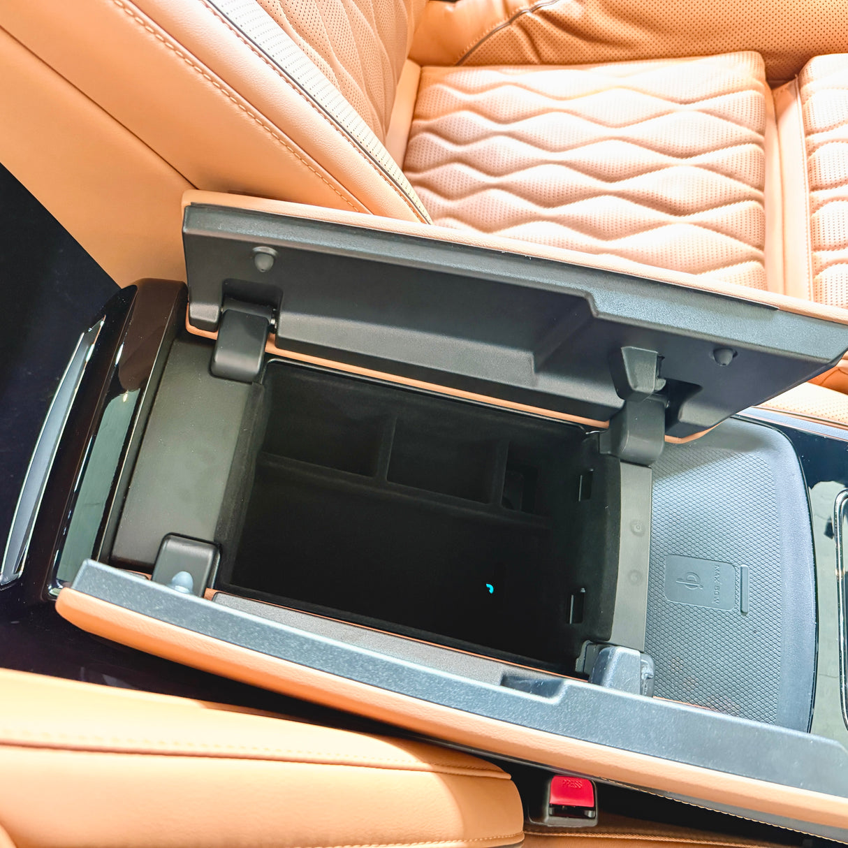 Opbevaringsboks (armlæn) til BYD Tang