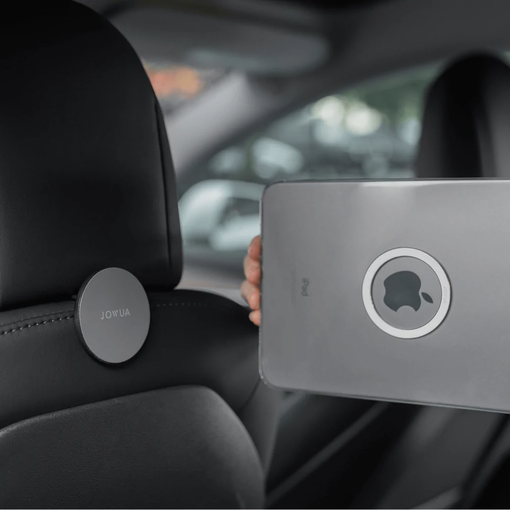 jowua magnet holder der sættes fast i hovedgærdet. en tablet med med magnet ring kan sættes fast.