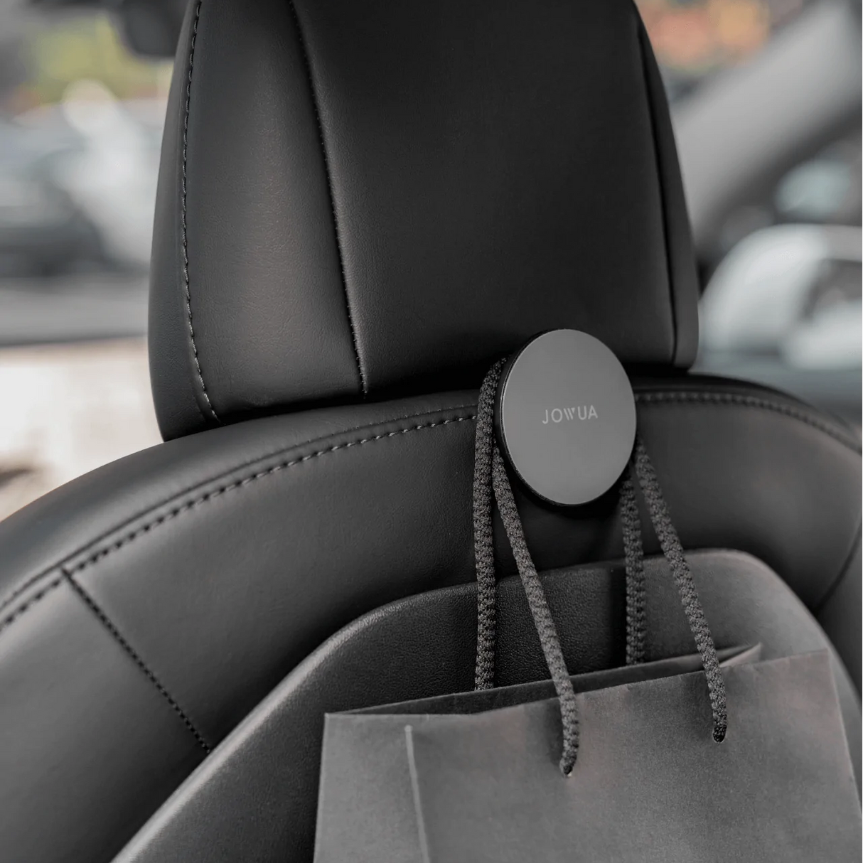 Magnetholderen bruges til at holde en lille gavepose.