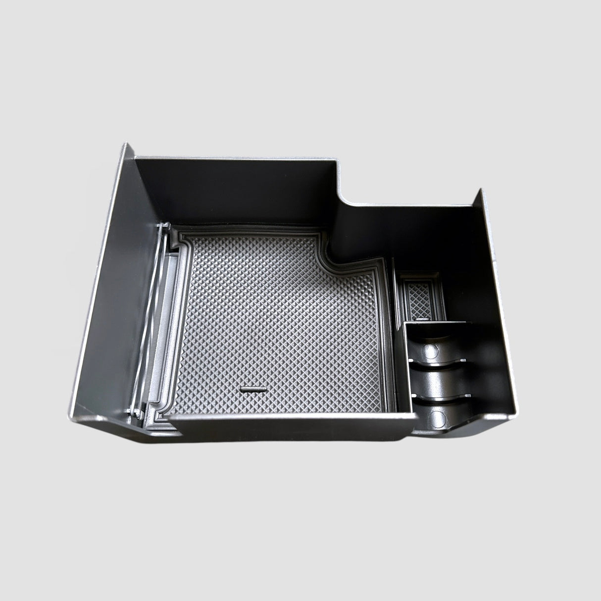 Sort opbevaringsboks til Kia EV9 armlæn, vist ovenfra med ruminddeling.