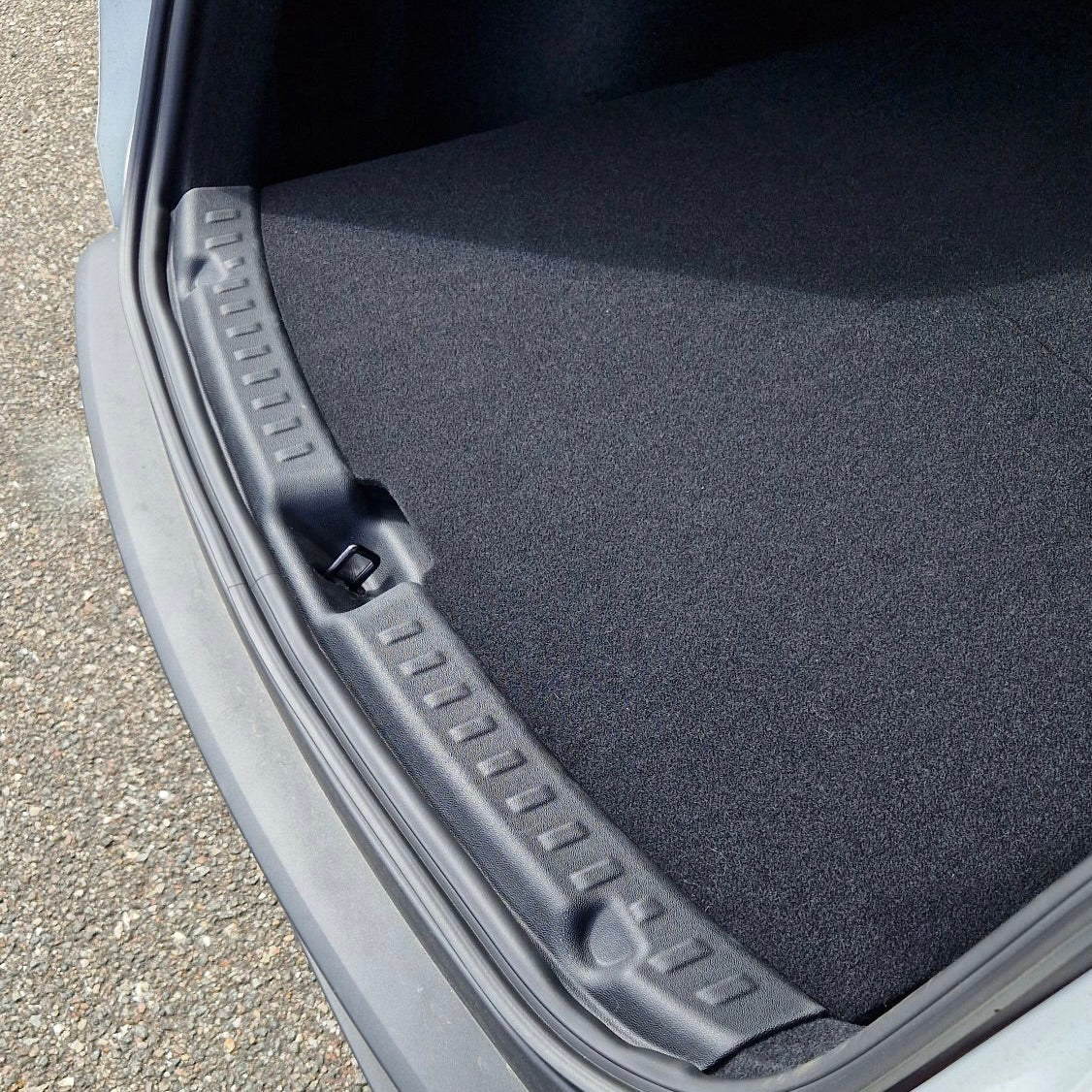 Beskytter til læssekant - Tesla Model Y Juniper 2025