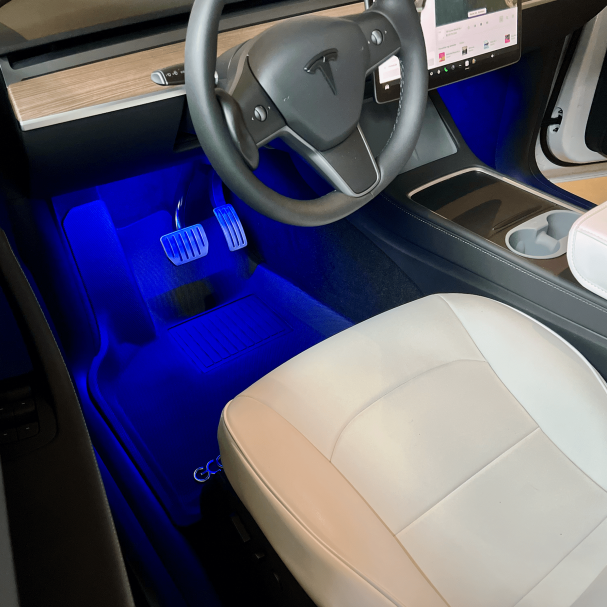 LED lys under sæderne - mange farvekombinationer