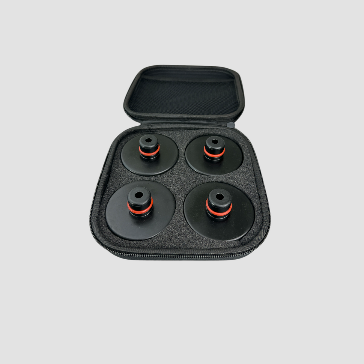 4 x sorte løfteklodser til Tesla i en sort opbevaringstaske.