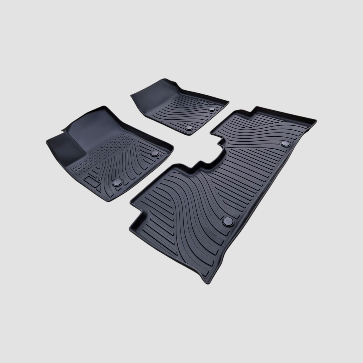 Måttesæt i sort gummi til BYD Atto 3, fotograferet mod en lys baggrund.