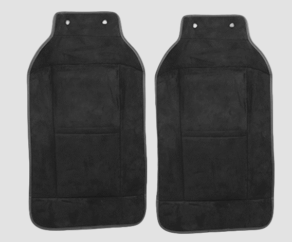 Sæt med to sorte anti-kick beskyttelsesmåtter til Ford Mustang Mach-E, vist på hvid baggrund.