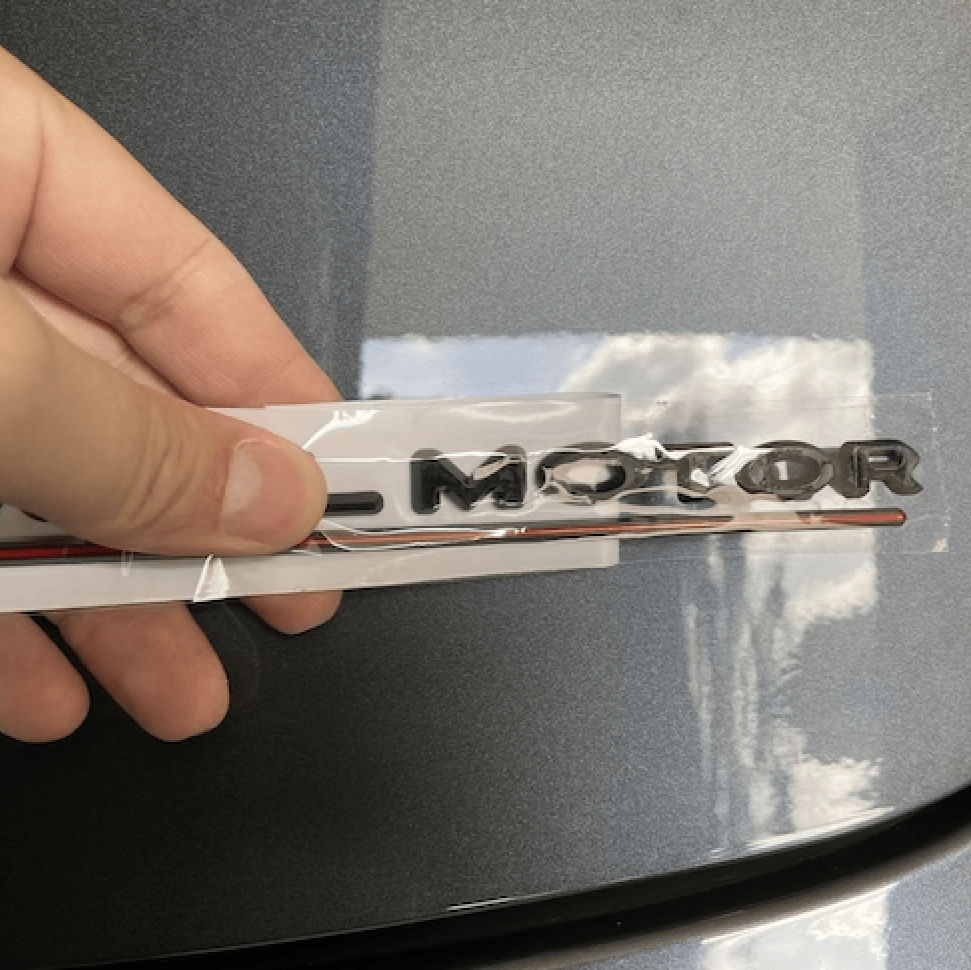 Dual Motor Emblem (fl. farver)