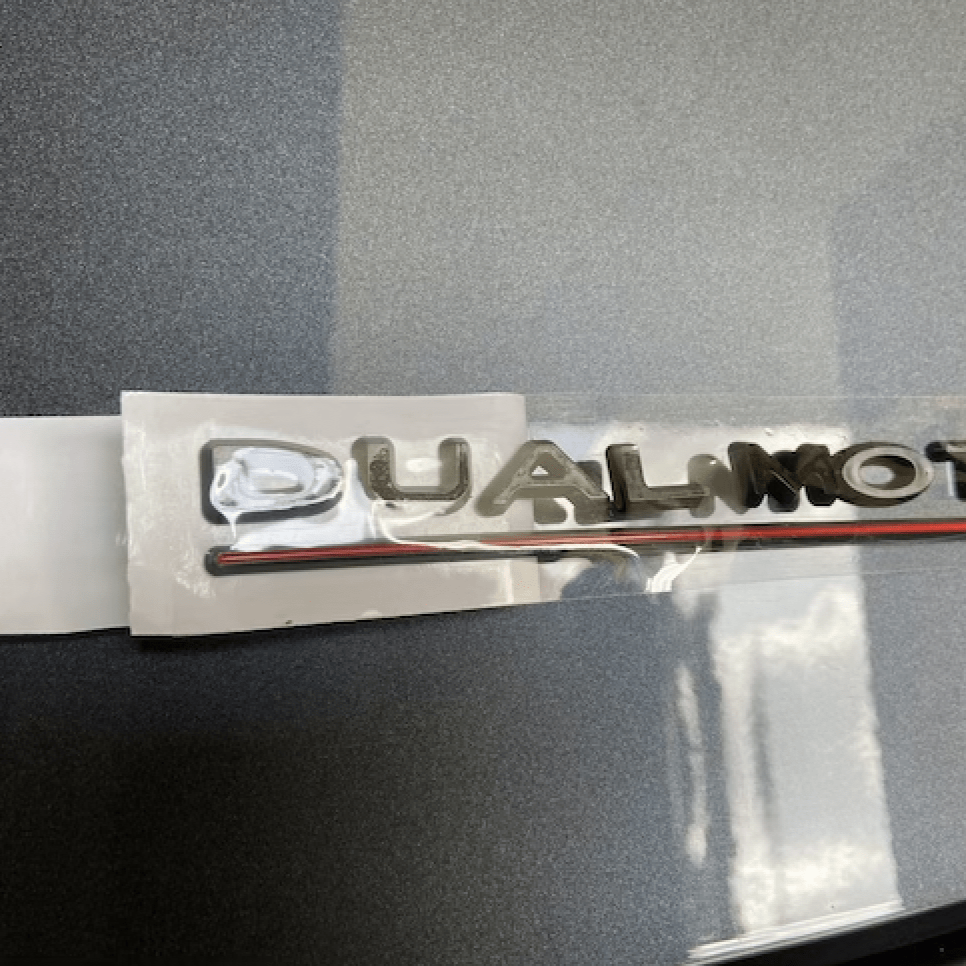 Dual Motor Emblem (fl. farver)