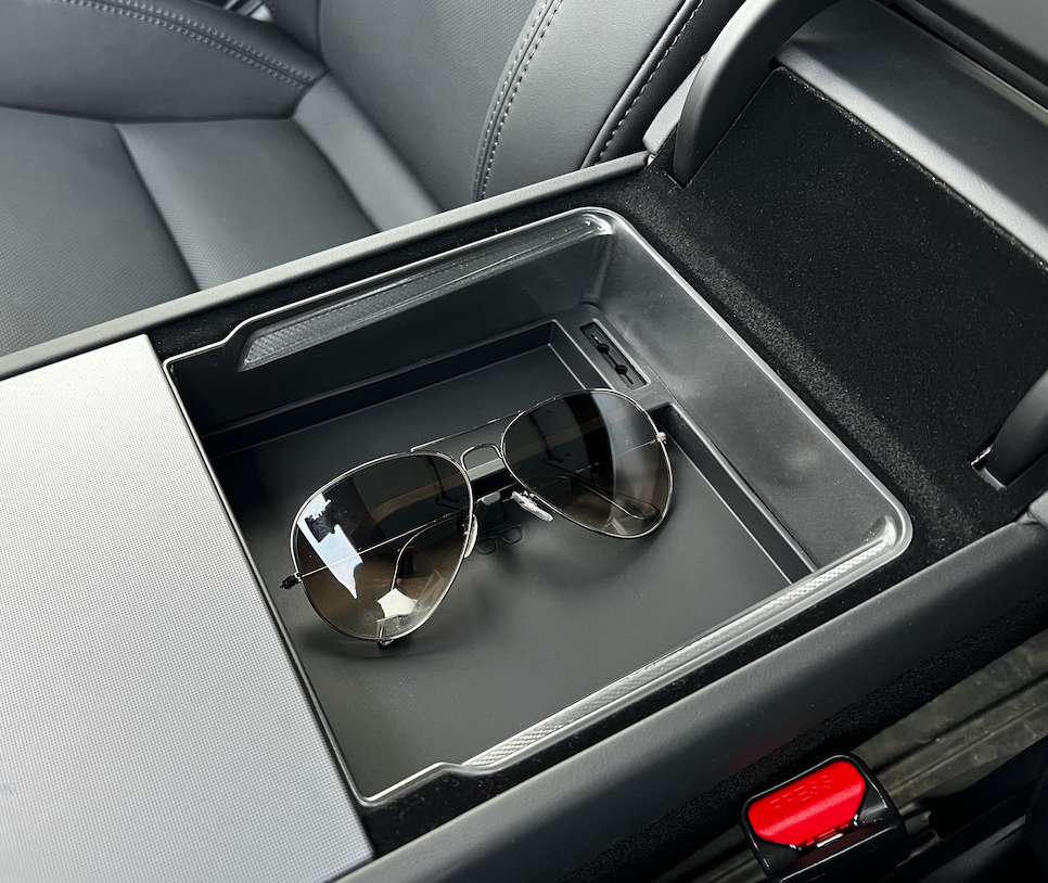 Opbevaringsboks til midterkonsol med underlag (under armlæn)