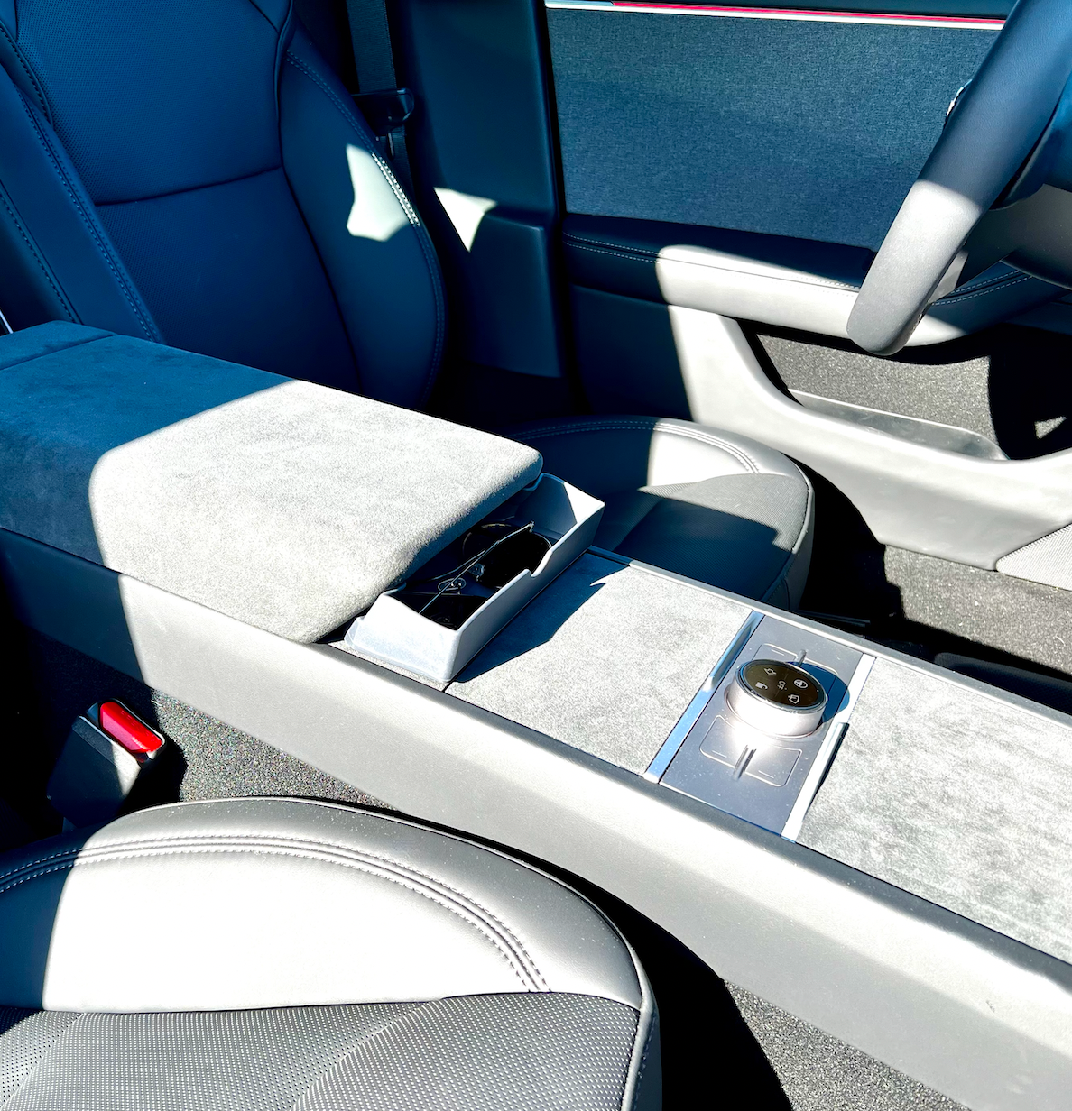 Solbrilleholder til Tesla Model 3/Y