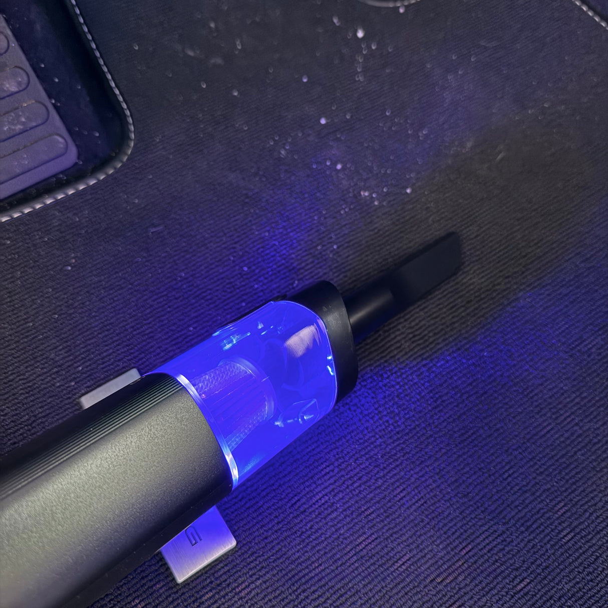 Støvsuger til bil som lyser