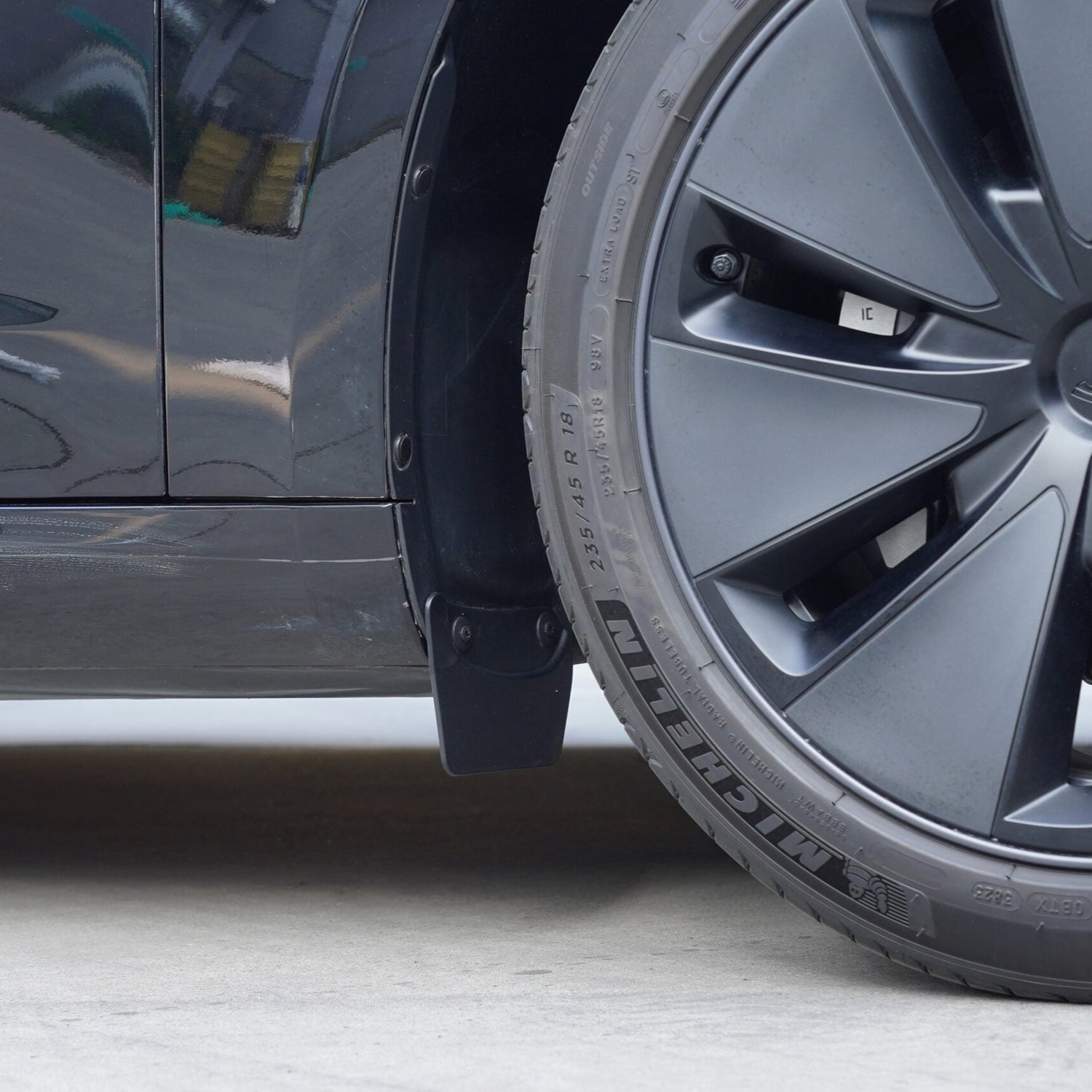 Tesla Model Y Basis Udstyrspakke