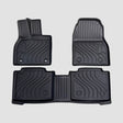 All weather måttesæt til Toyota bZ4X, sorte gummimåtter med mønster, vises på grå baggrund.