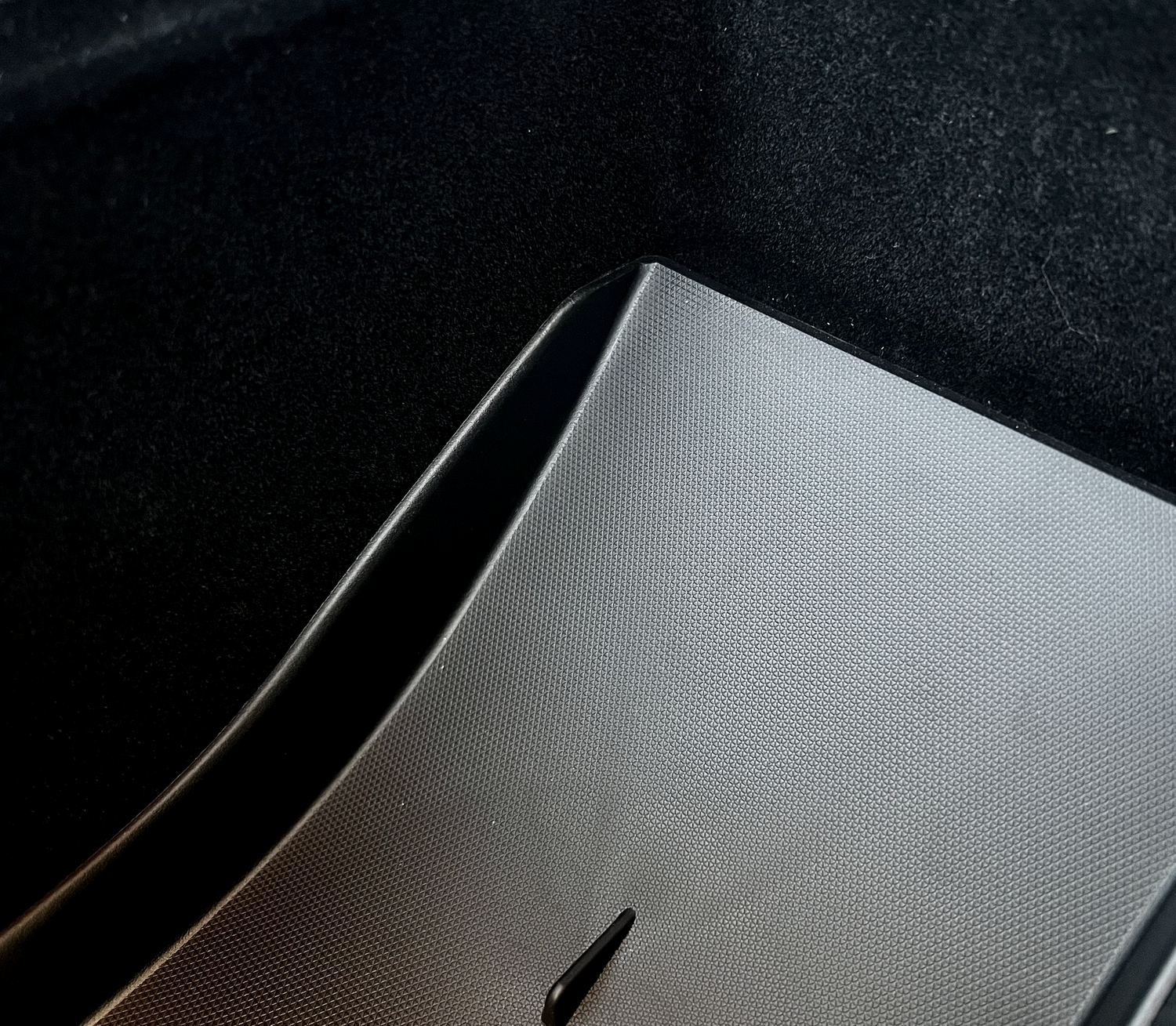 Smart boks/underlag - passer til Model Y (under armlæn)