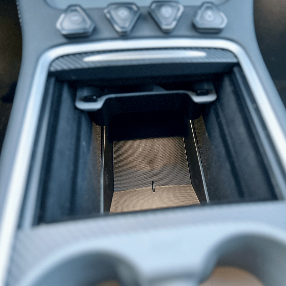 Boks/underlag til midterkonsol til Tesla Model 3/Y