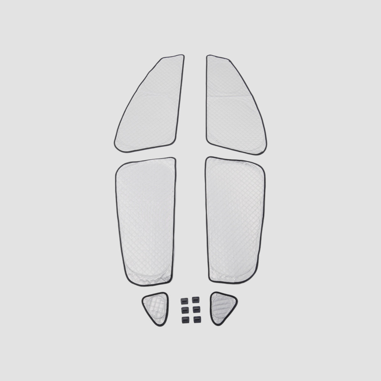 Sæt af vinduesafdækninger til XPENG G6, vist enkeltvis på lys baggrund.