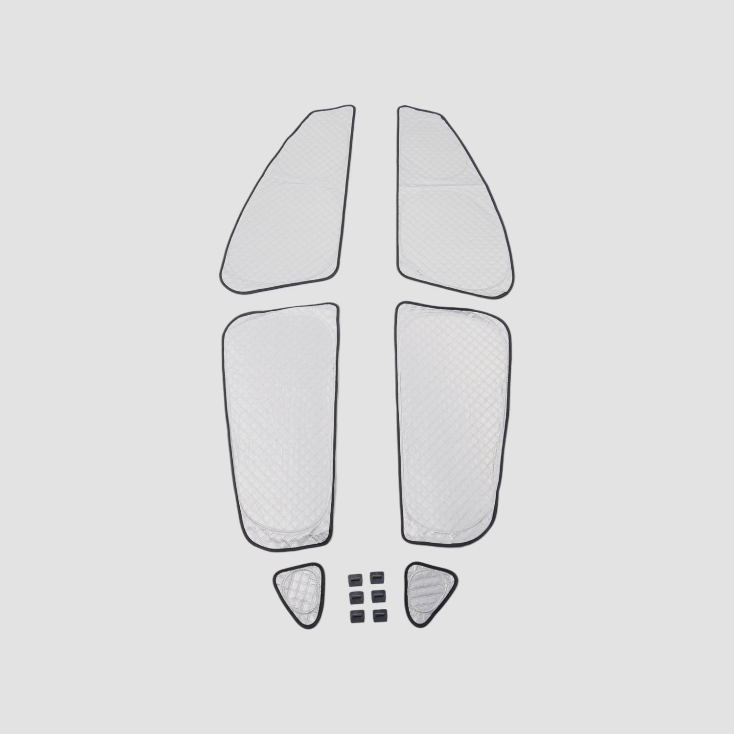 Sæt af vinduesafdækninger til XPENG G6, vist enkeltvis på lys baggrund.