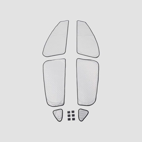 Sæt af vinduesafdækninger til XPENG G6, vist enkeltvis på lys baggrund.