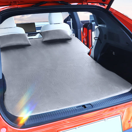 XPENG G6 madras i bagagerum med puder til bilferie.