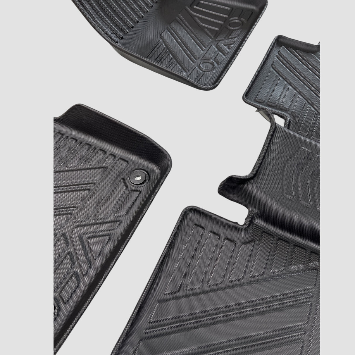 XPENG P7 3D All Weather måtter i sort TPE gummi