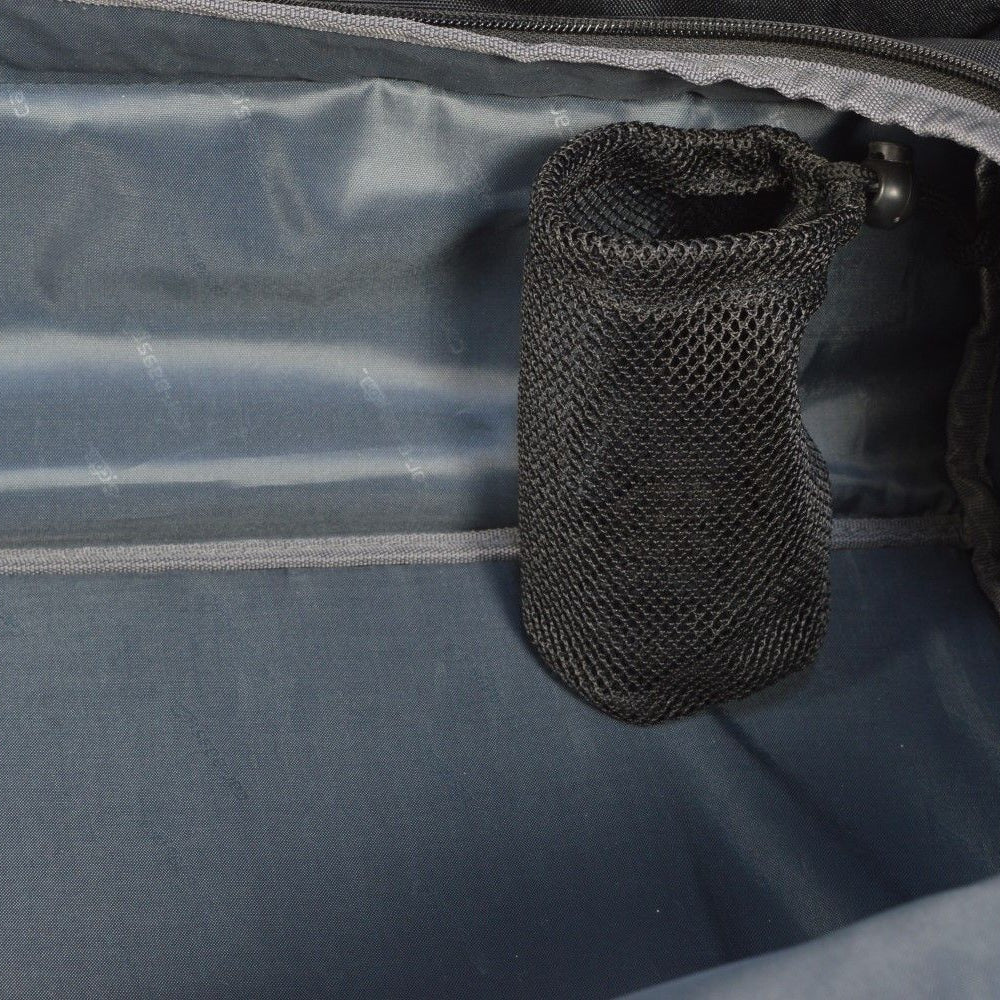 Detalje af Car-Bags Pro.Line taske, med sort mesh flaskeholder indeni