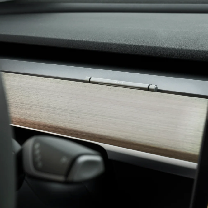 Jowua luftfrisker placeret bag ved rattet