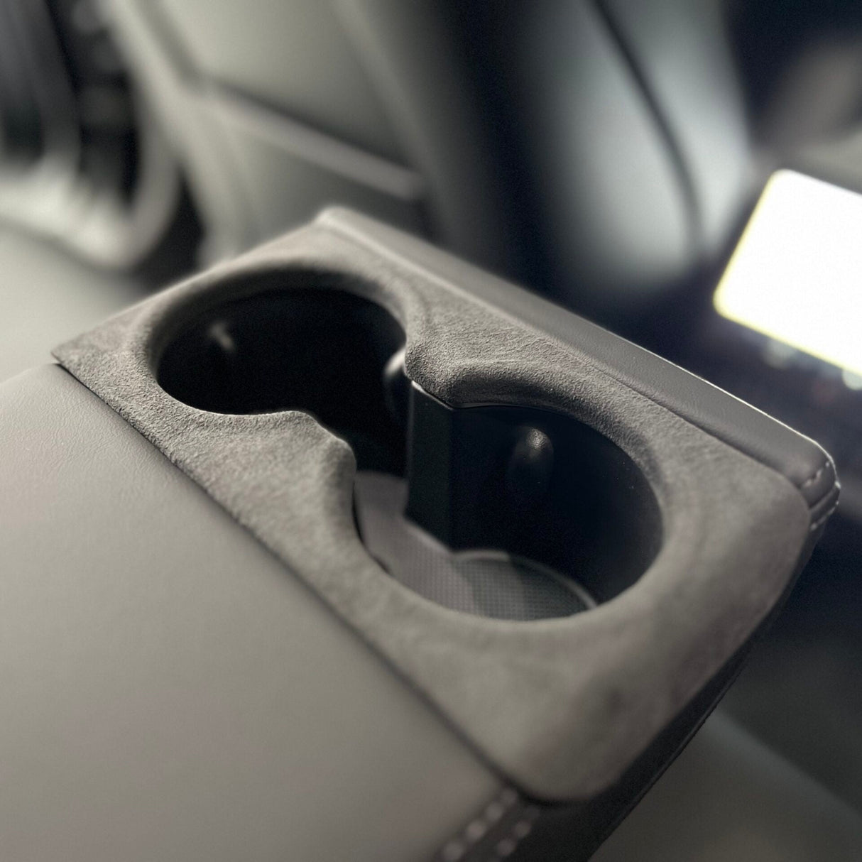 kopholder cover som er beskytter kopholderen på bagsædet for ridser og slag