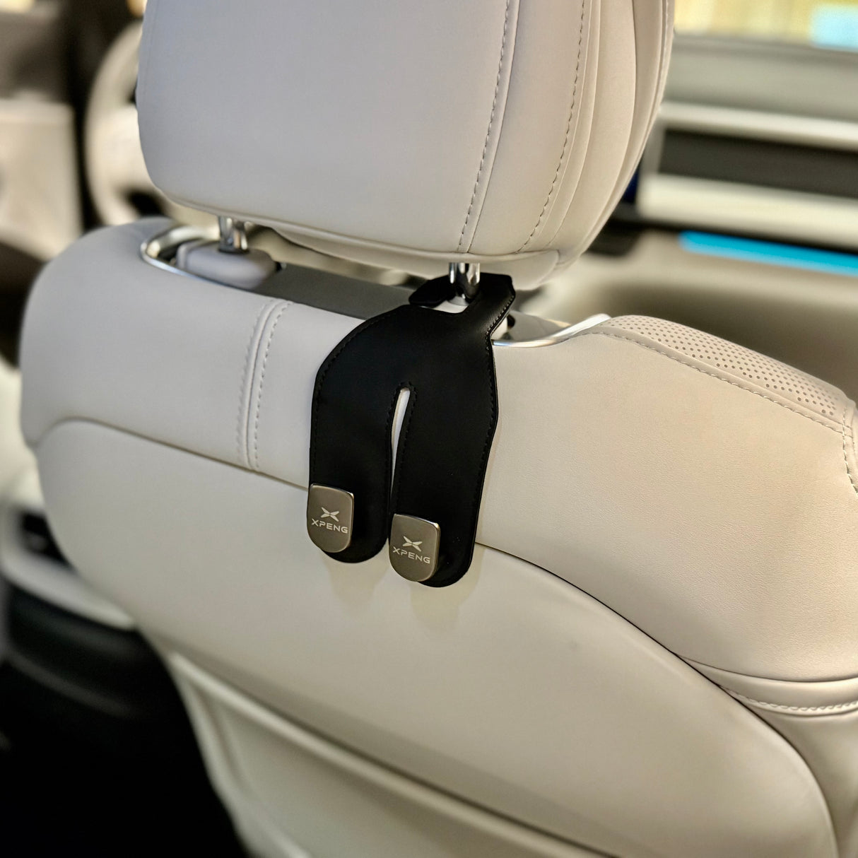 monteret nakkestøtte i en xpeng g6