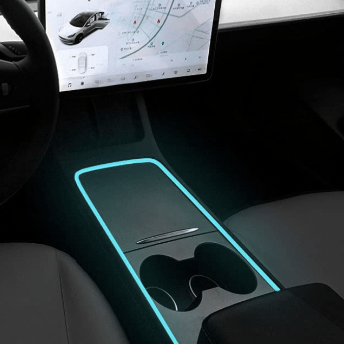 Led bånd monteret i en Tesla med farven tyrkis blå