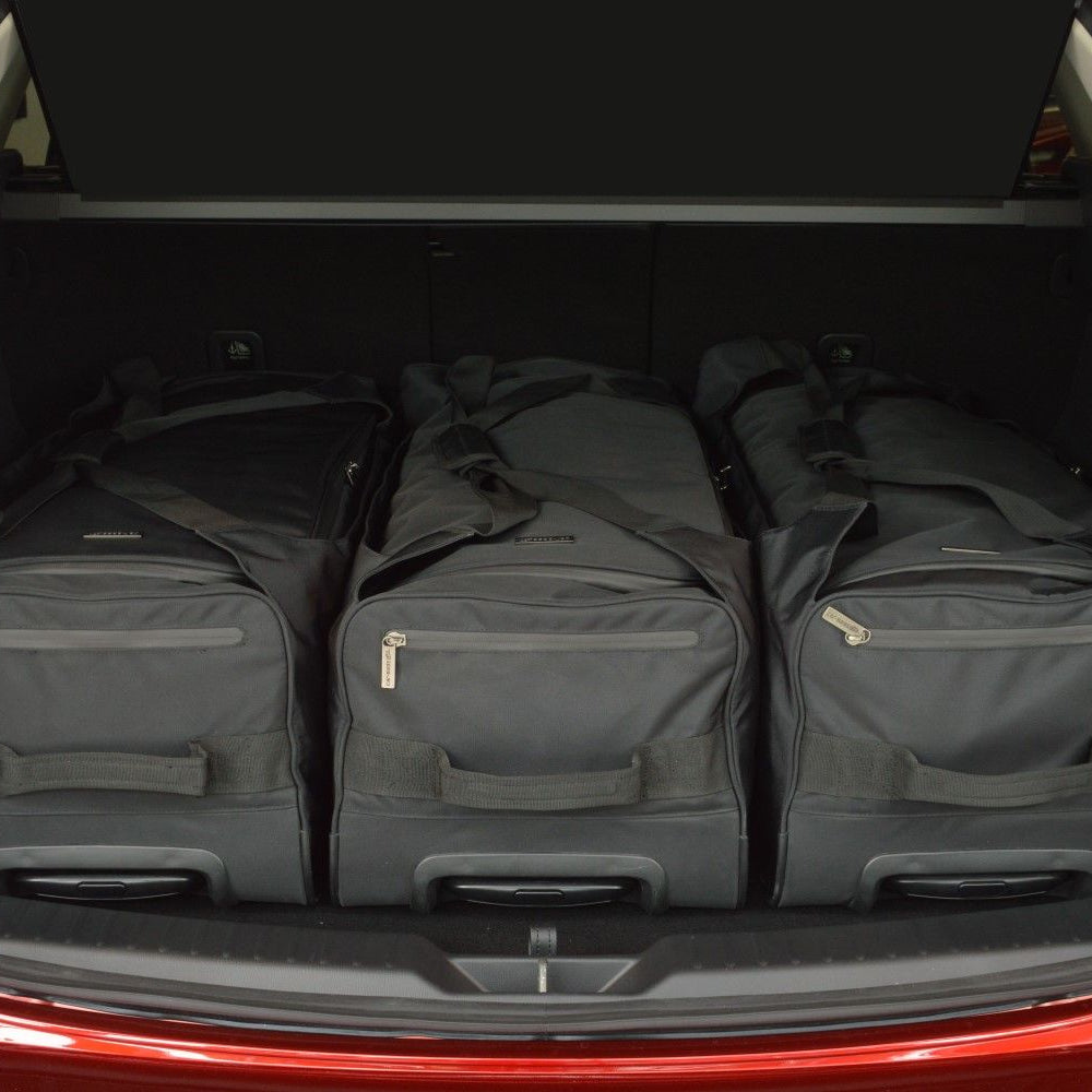Car-Bags Pro.Line tasker fylder bagagerummet perfekt i en Tesla Model Y.