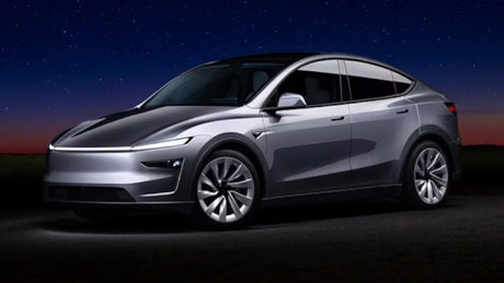 Tesla Model Y Juniper (2025+) set forfra med den nye gennemgående lysstribe