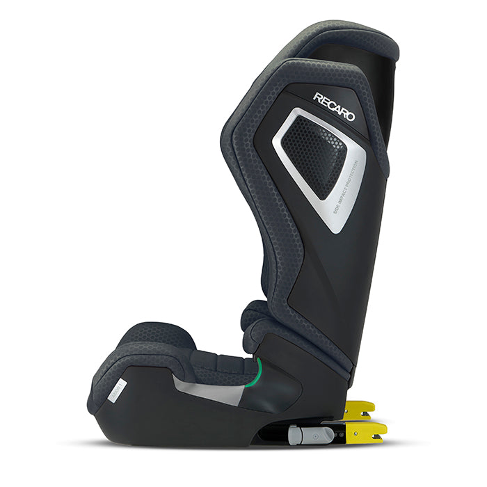 Recaro Axion 1 autostol i grå, set fra siden med synligt sidestødsbeskyttelsespanel