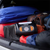 Osram TYREinflate 2110 kompressor pakket i bagagerum mellem tasker og campingudstyr