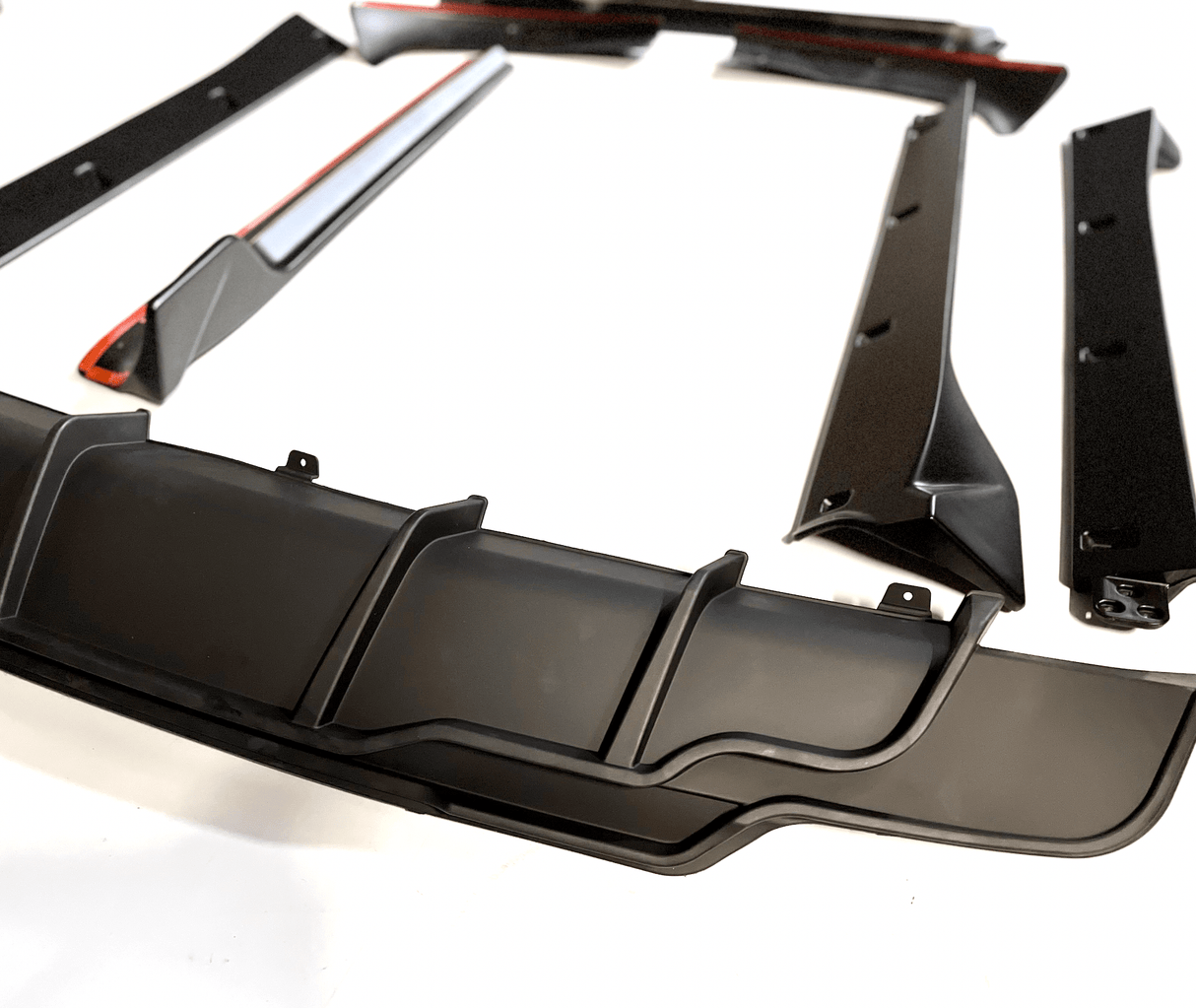 Komplet bodykit i mat sort - Passer til Tesla Model 3