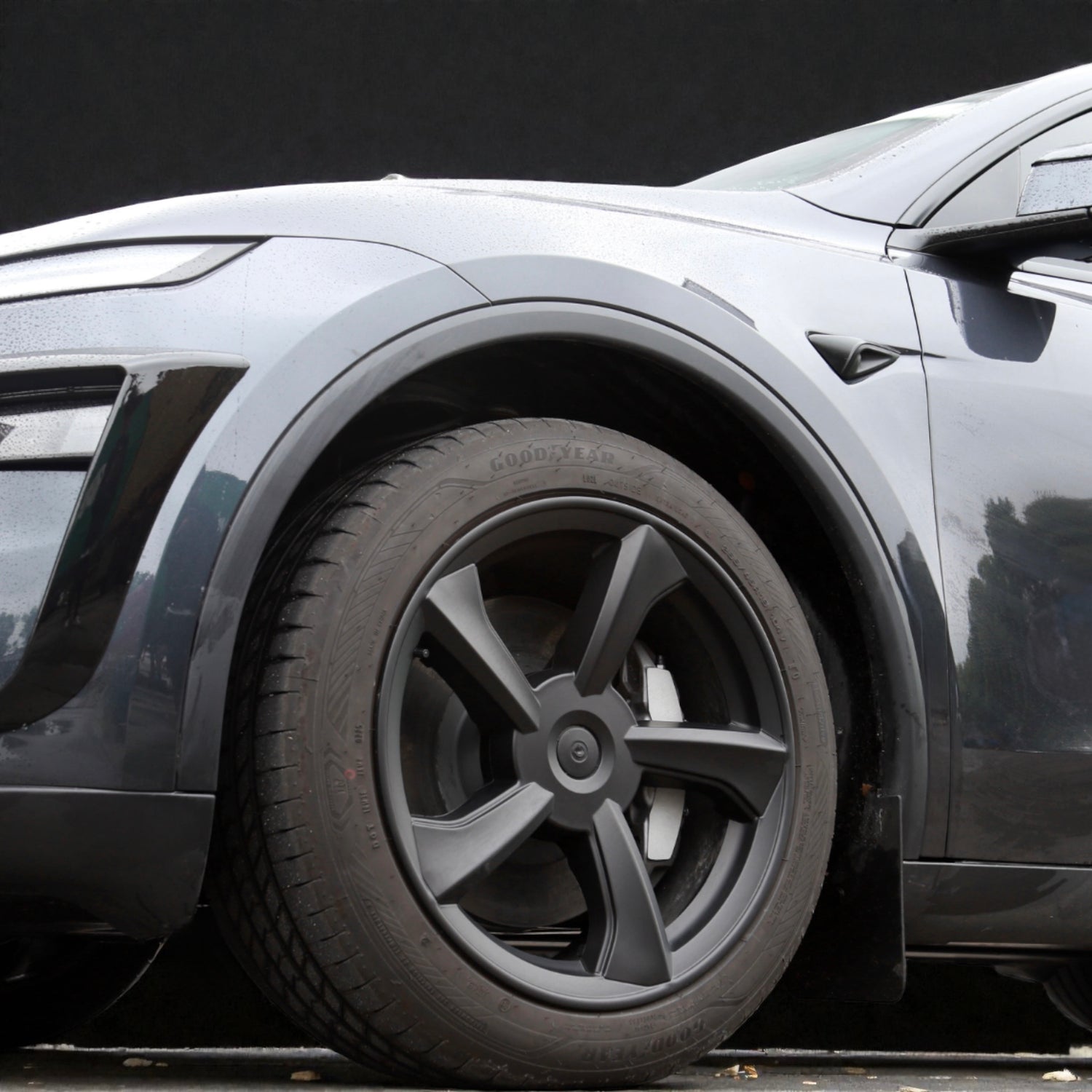 Hjulkapsler på en Tesla Model Y Juniper