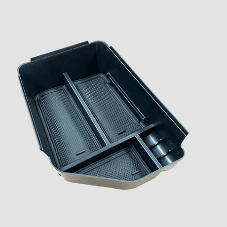 Sort opbevaringsboks til en Kia EV6 med silikone underlag
