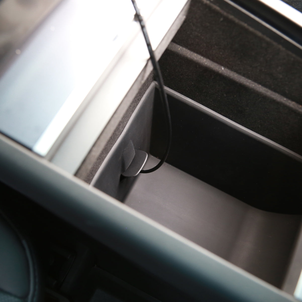 Silikone indsats til midterkonsollen - Tesla Model Y Juniper
