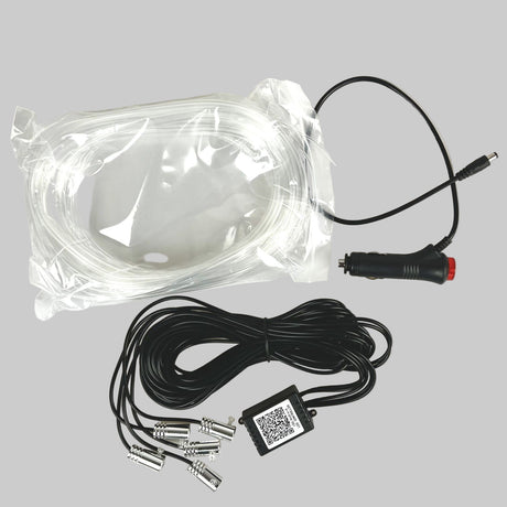 LED lys pakken indeholder plastik slangerne, som ses på billedet. Der er også en strømforsyning med, samt en konverter til selve lyskilderne. 