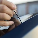 Lakstift der bliver brugt til at lave en ridse i bilens lak