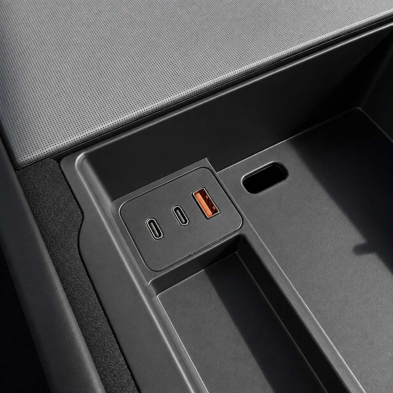 Opbevaringsboks med USB-udtag (armlæn)