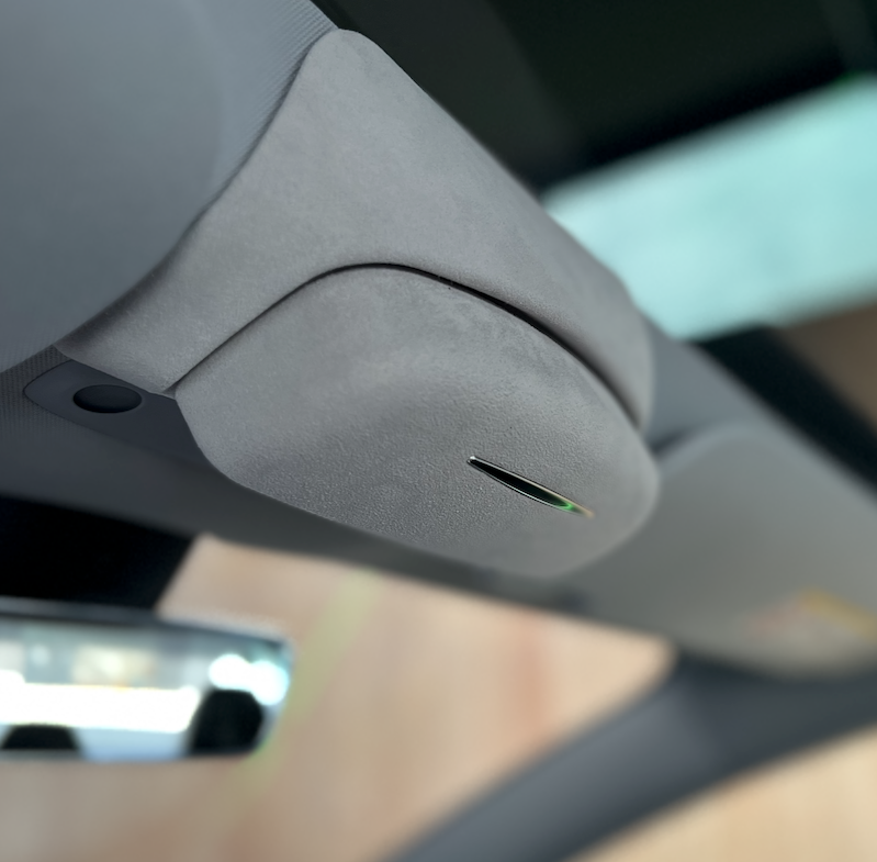 Solbrilleholder – designet til Tesla Model 3/Y