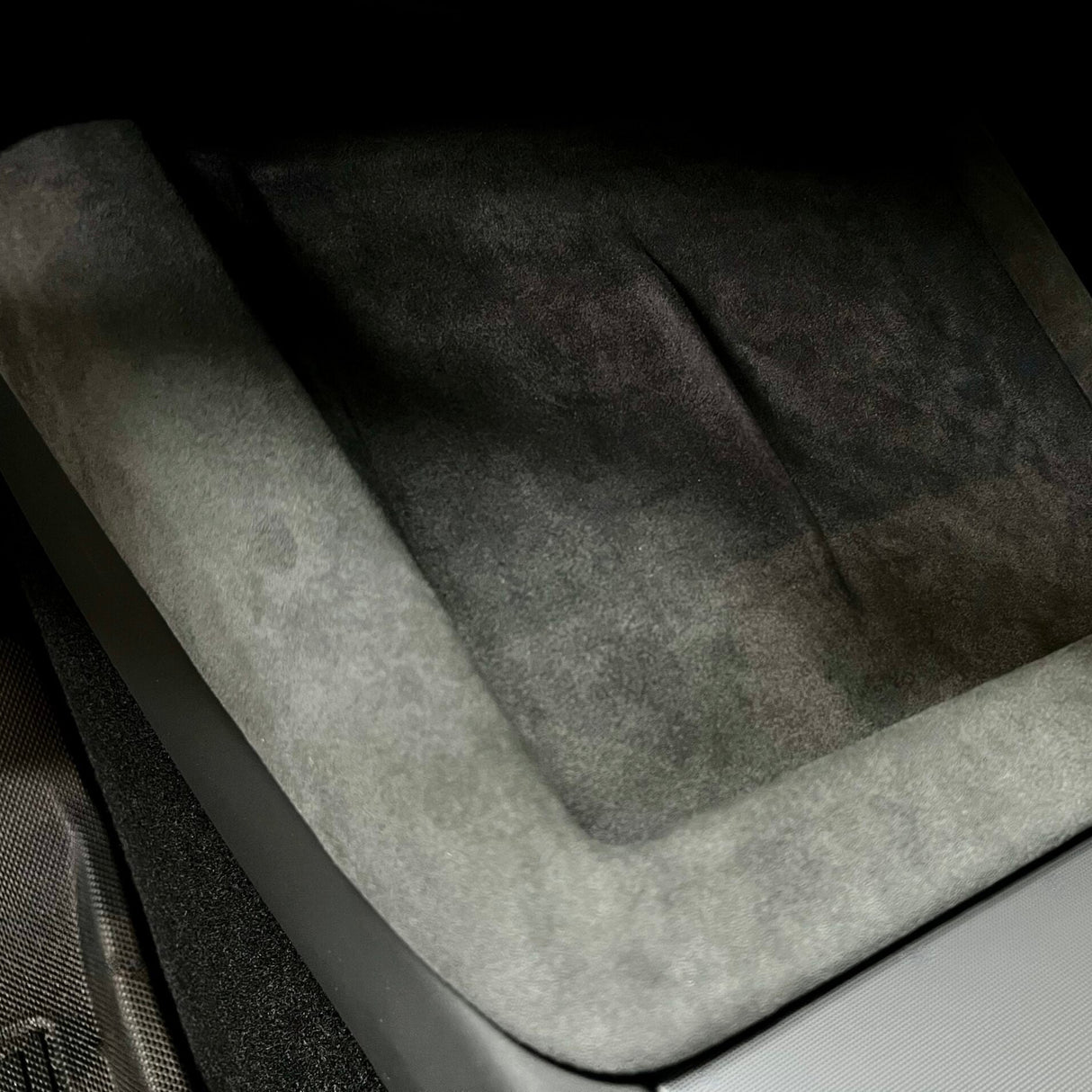 Alcantara ramme til Tesla Model 3 Highland
